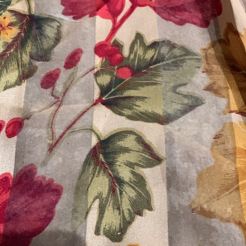 Macy’s semi sheer striped golden holiday or fall theme 13.5” by 64” - Picture 2 of 4